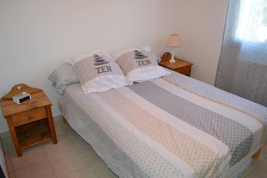 Joli Appartement Au Calme Entre Nimes Et Avignon Meynes Екстериор снимка