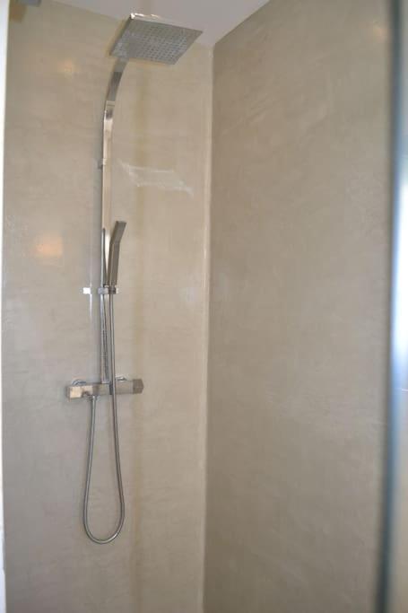 Joli Appartement Au Calme Entre Nimes Et Avignon Meynes Екстериор снимка