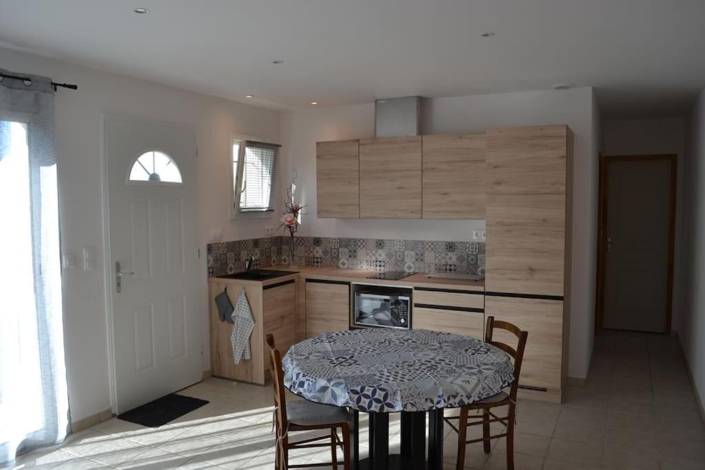 Joli Appartement Au Calme Entre Nimes Et Avignon Meynes Екстериор снимка