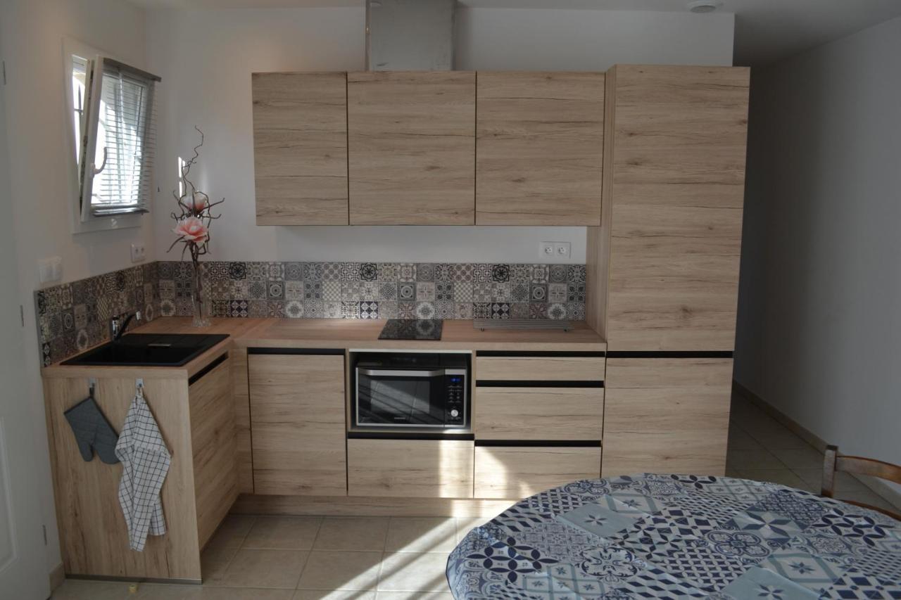 Joli Appartement Au Calme Entre Nimes Et Avignon Meynes Екстериор снимка
